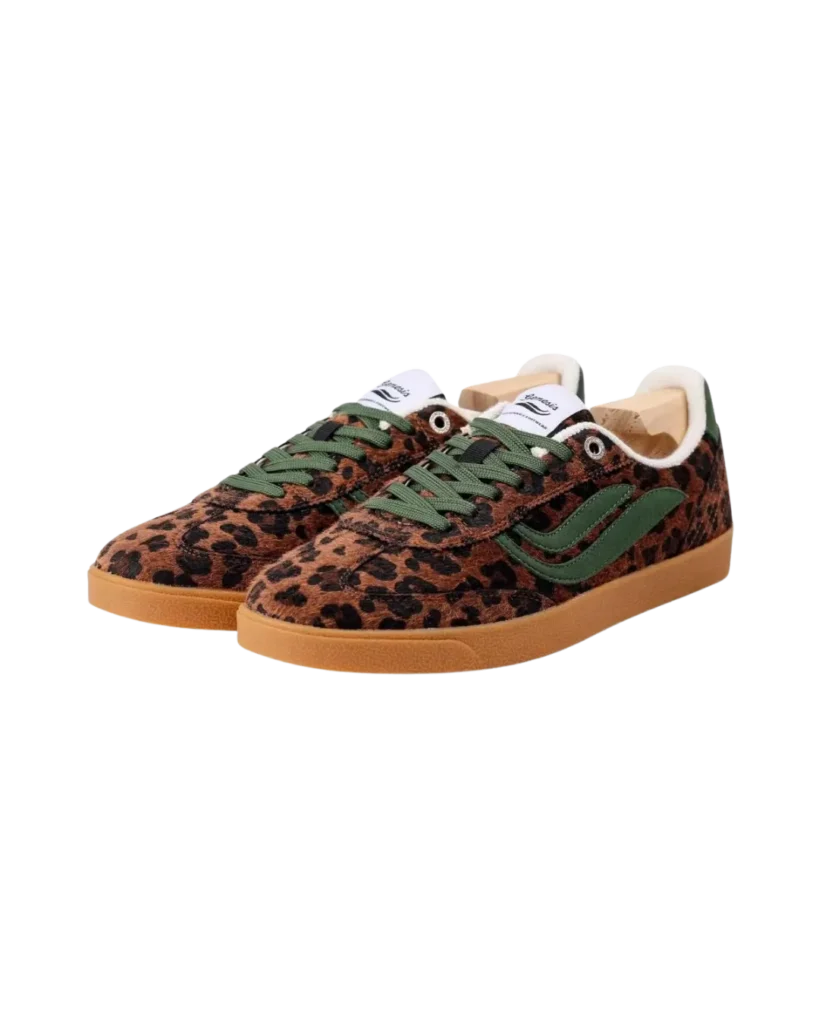 Vegane Sneaker G-Volley mit Leopardenmuster und grünen Streifen von Genesis Footwear