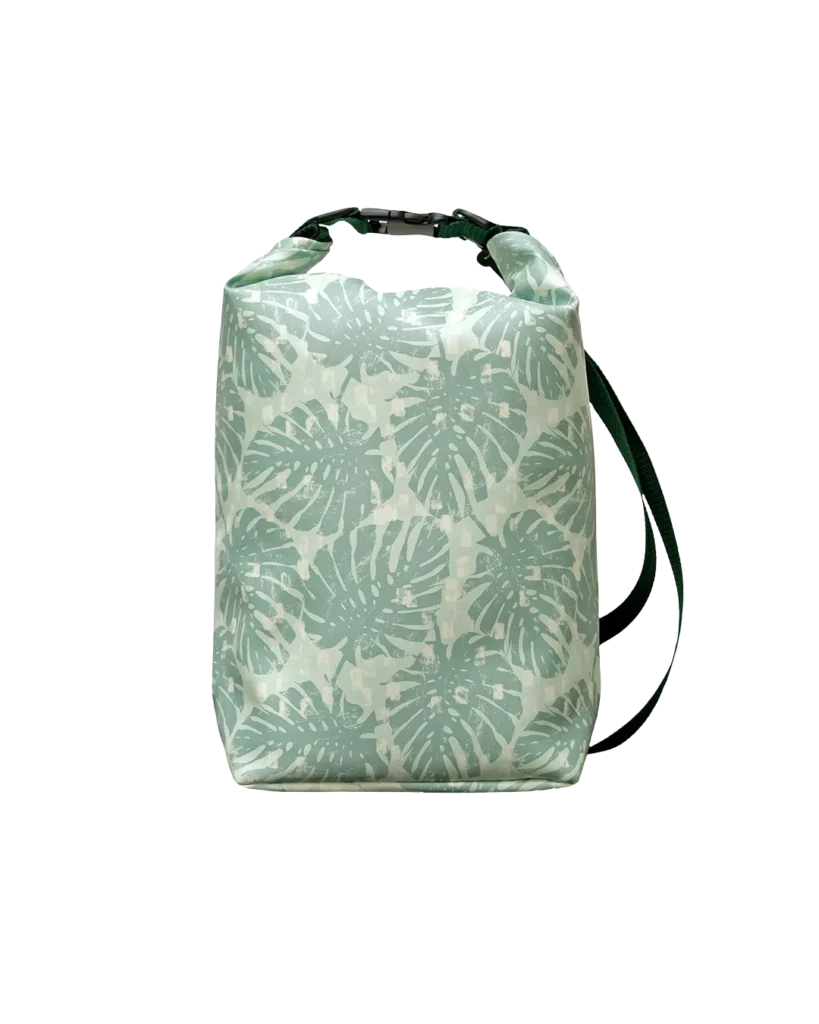 Ikuri Drybag Monstera – wasserdichter Rucksack für Damen mit grünen Monstera-Blättern, 10 Liter